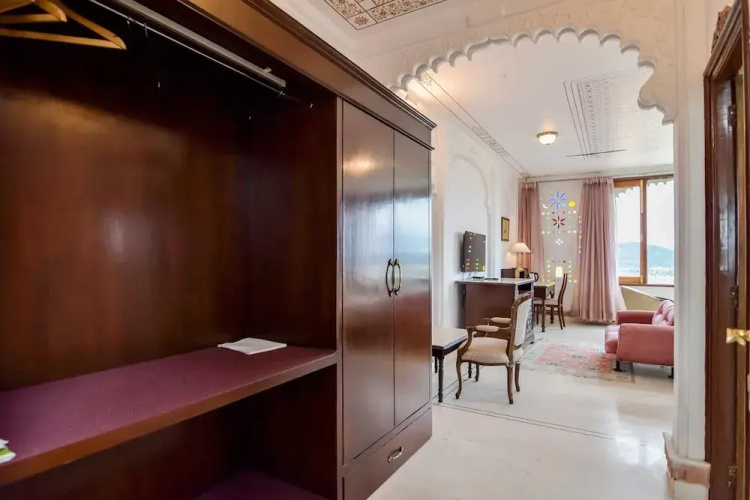 Hotel Raj Kuber