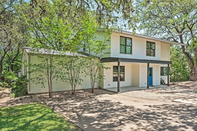 Modern Austin Home w/ Yard ~ 1 Mi From Acl!