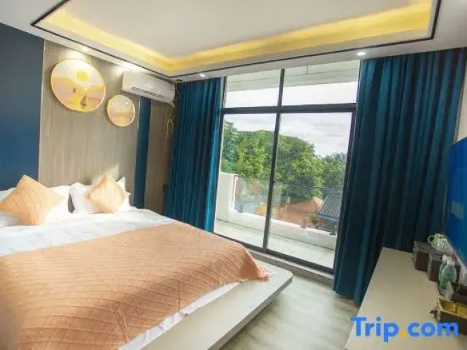 Deluxe Suite with balcony