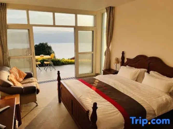 Standard Double room with lake view