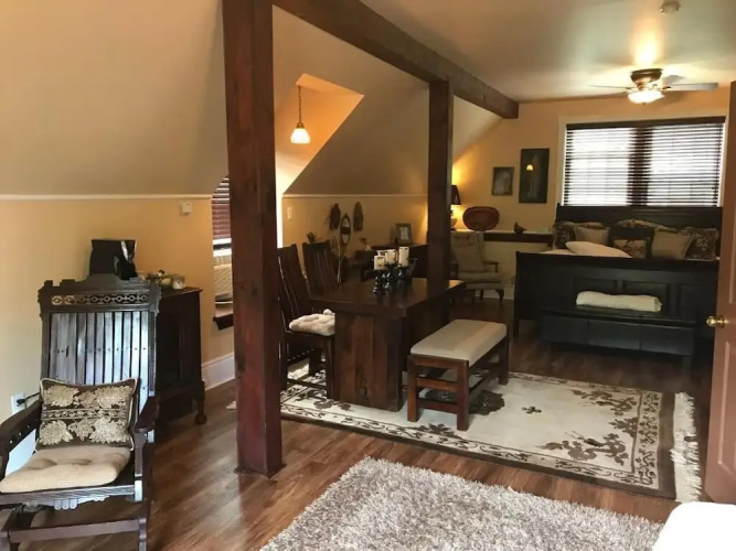 The Colonel's Inn