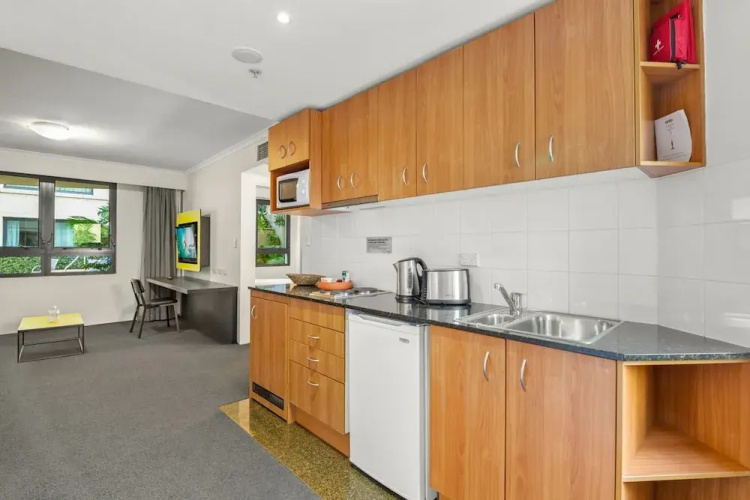 Contemporary 1-bed First Floor Unit With Pool