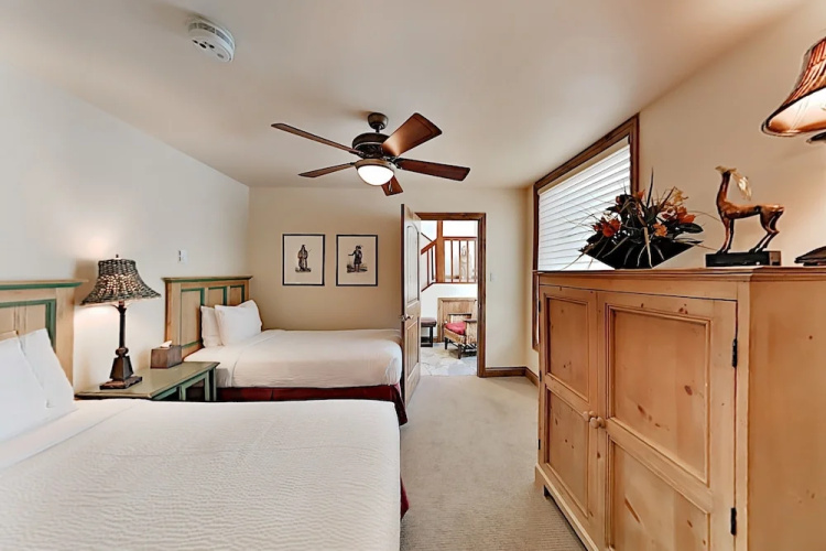 710wliop 3 Bedroom Condo
