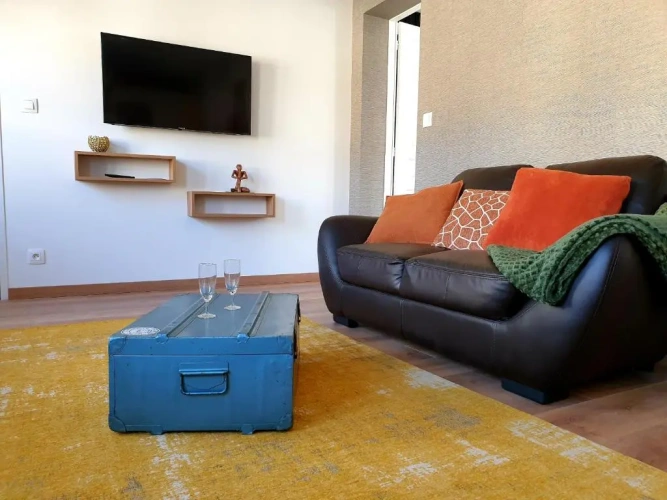 2 Bedrooms Apartment