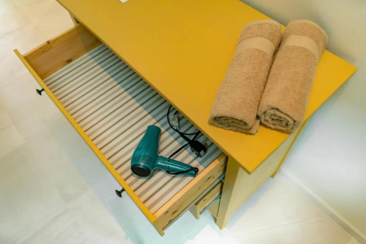 Hideout Suites - steps from Eagle Beach