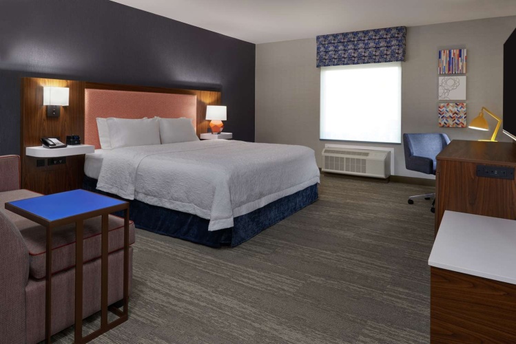 Hampton Inn & Suites by Hilton Montreal-Dorval photo 6