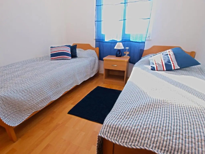 Apartment 958
