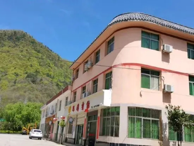 Ningshan Crown Fengxuan Hotel