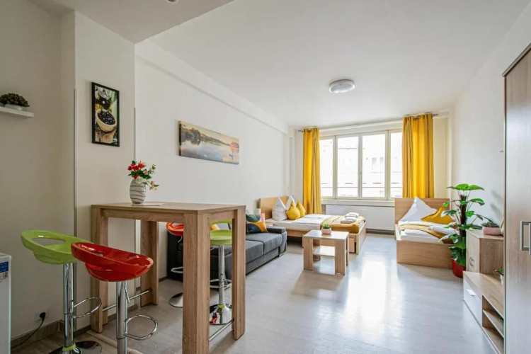 Executive Bright Apt. by Ruterra
