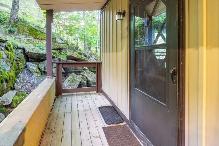 Walk to Slopes! Beech Mountain Condo, Pet Friendly