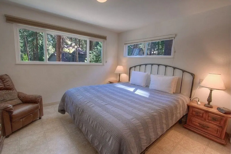 Foothill Folly 4 Bedroom Home by RedAwning