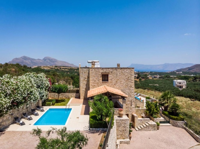 2 Bedrooms Villa