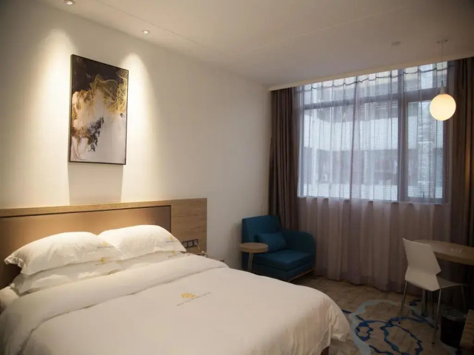 Qian Hai Holiday Hotel