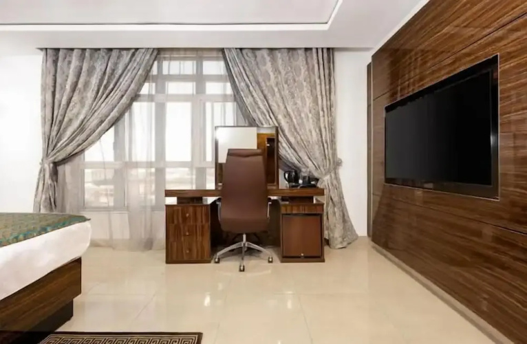 The Edge Hotel and Suites