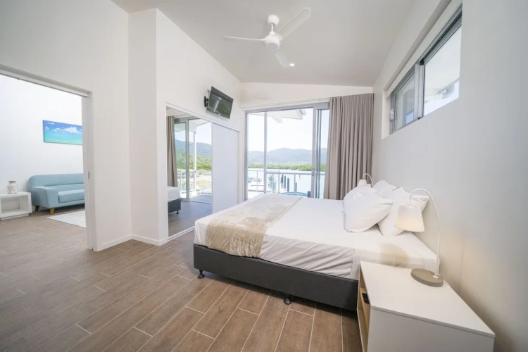 1 Bedroom Standard room with balcony and with harbour view