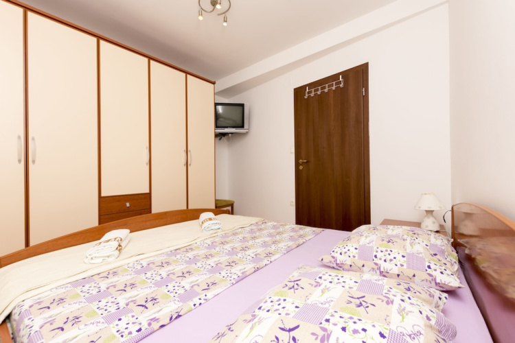 Apartments Mira