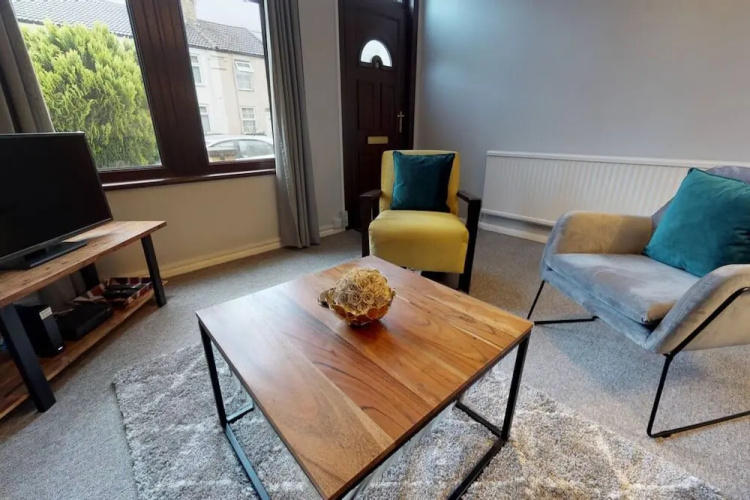 Stayzo 2BR House Accommodation in Peterborough