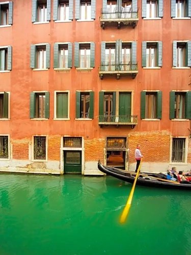 Deluxe Double Suite with canal view