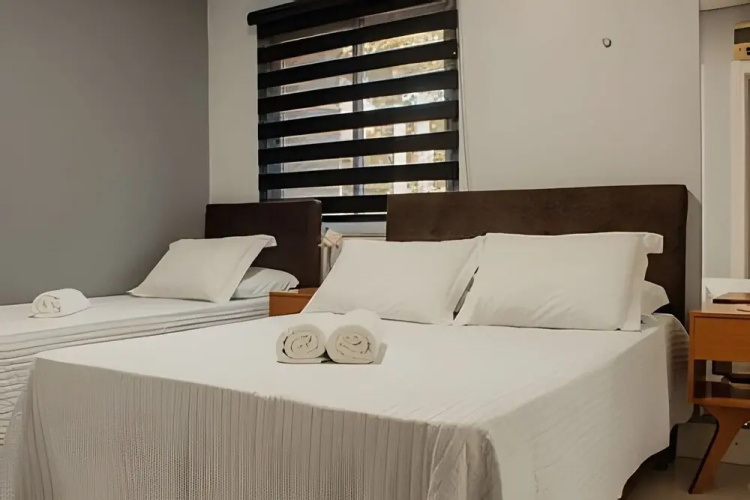 Casa com piscina 5 suites 1 quarto e AC
