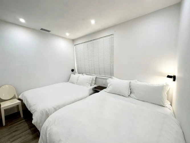 3 Room Beachfront Art Deco 4 Queen 6 Single Beds