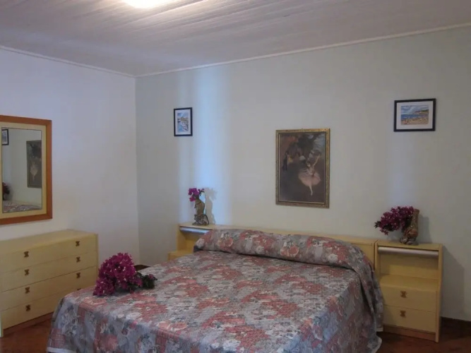 Detached Seafront Villa With Private Access To The Beach