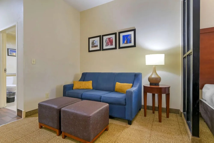 Comfort Suites