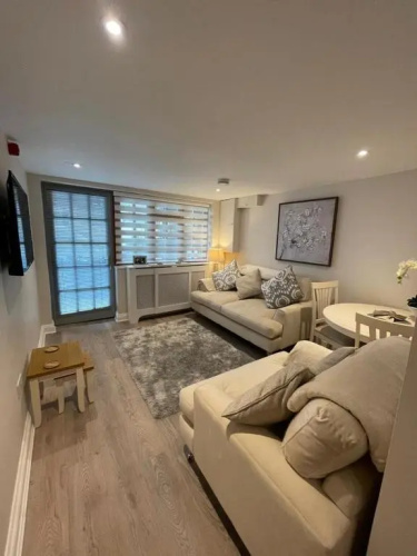 Dancy Mews Over 30's Only apartment