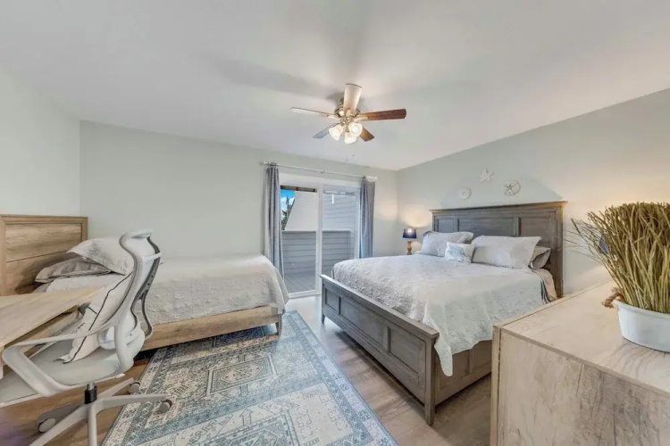 Beachfront Condo w/ Balcony on Manasota Key