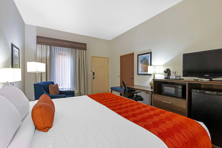 Best Western Colonial Inn