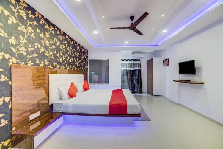 OYO 24848 Royal Imperio