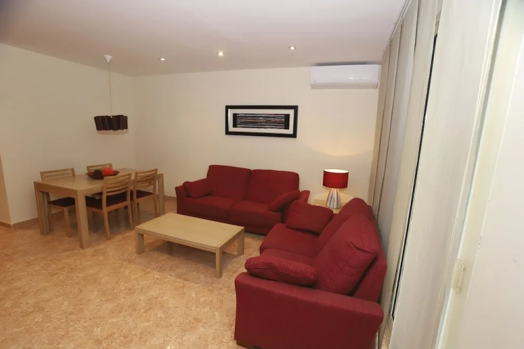 2 Bedrooms Apartment