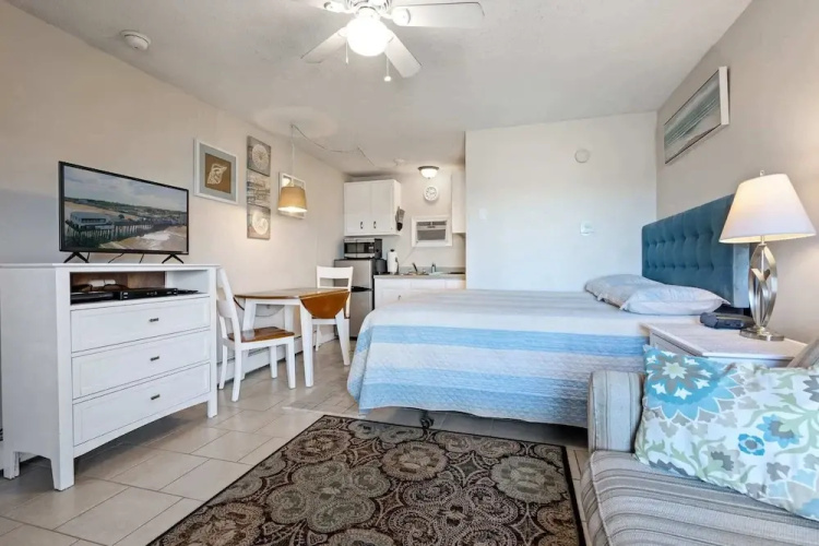 Beachfront Bliss Cozy Studio!