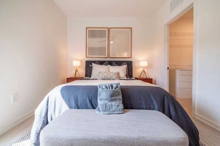 2 Bedrooms Apartment