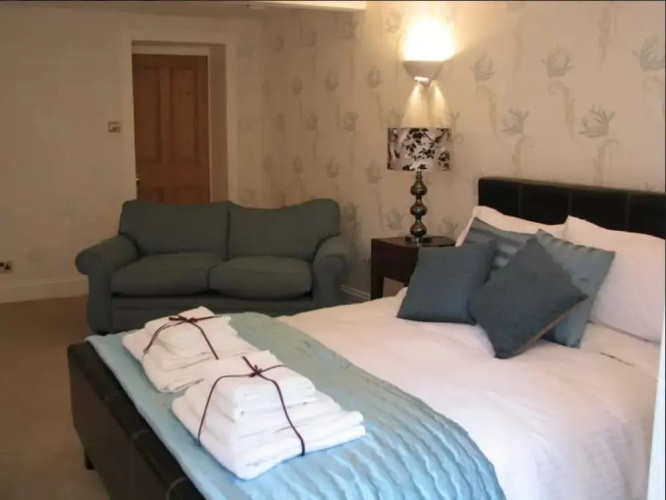 Beautiful New Town Studio, With Patio