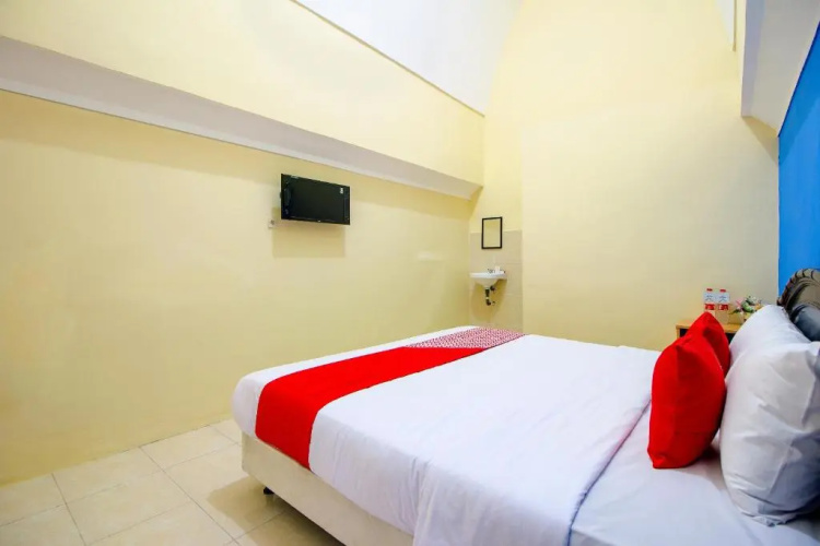 OYO Life 1643 Grand Monica