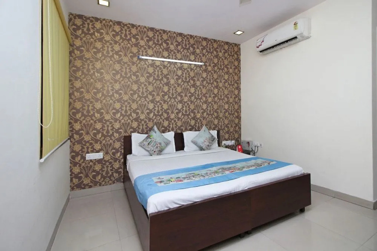 OYO Flagship 5383 Hotel Under Bridge Inn