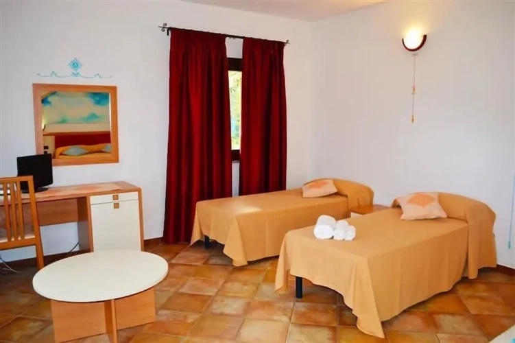 Standard Triple room