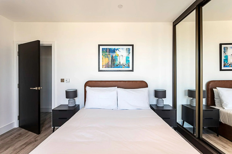 Beautiful 2 Bed Icon Tower Flat 5
