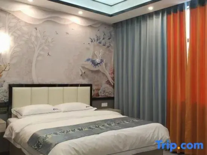 Mengzi Luxiang Hotel
