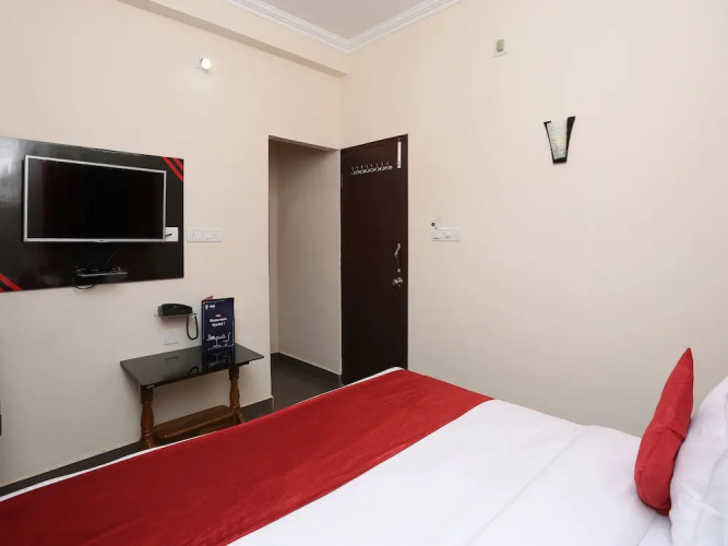 OYO Flagship 9964 Hotel Shine