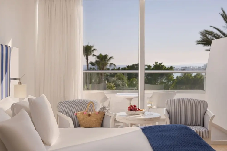 Executive Studio with balcony and with sea view