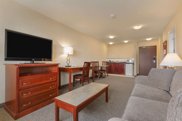 Days Inn & Suites by Wyndham Langley photo 7