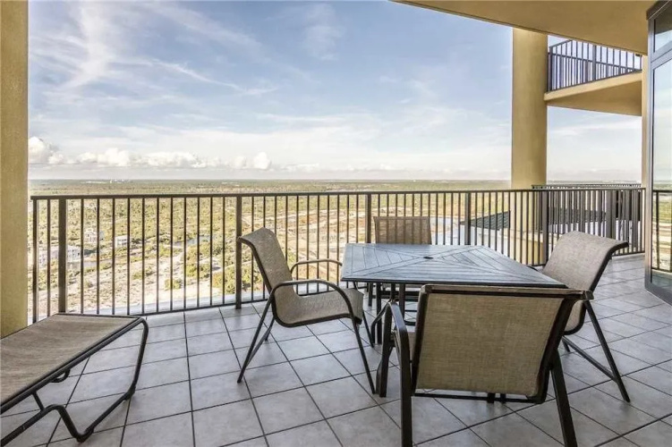 Phoenix West II 1813 - 3 Br condo by RedAwning