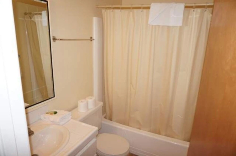 652 4 Bedroom Condo