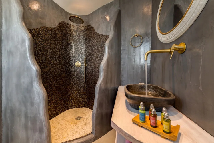 Oia Angle Cavehouse