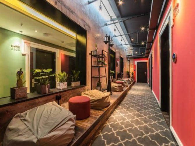 J Vspace Art Hotel