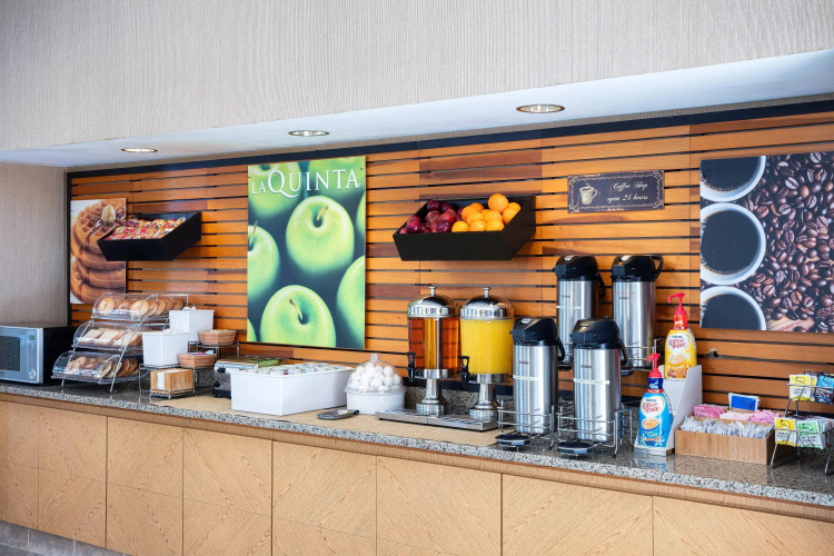 La Quinta Inn & Suites by Wyndham Ocala photo 10