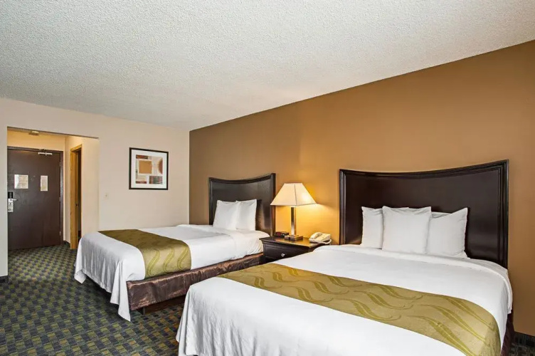Quality Inn & Suites Pacific Seattle