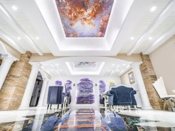 Dali Venus theme Inn