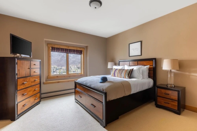 5 Bedrooms Cottage